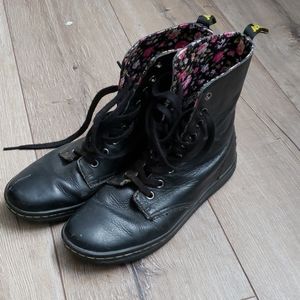 Dr. Martens leather high top shoes / boots